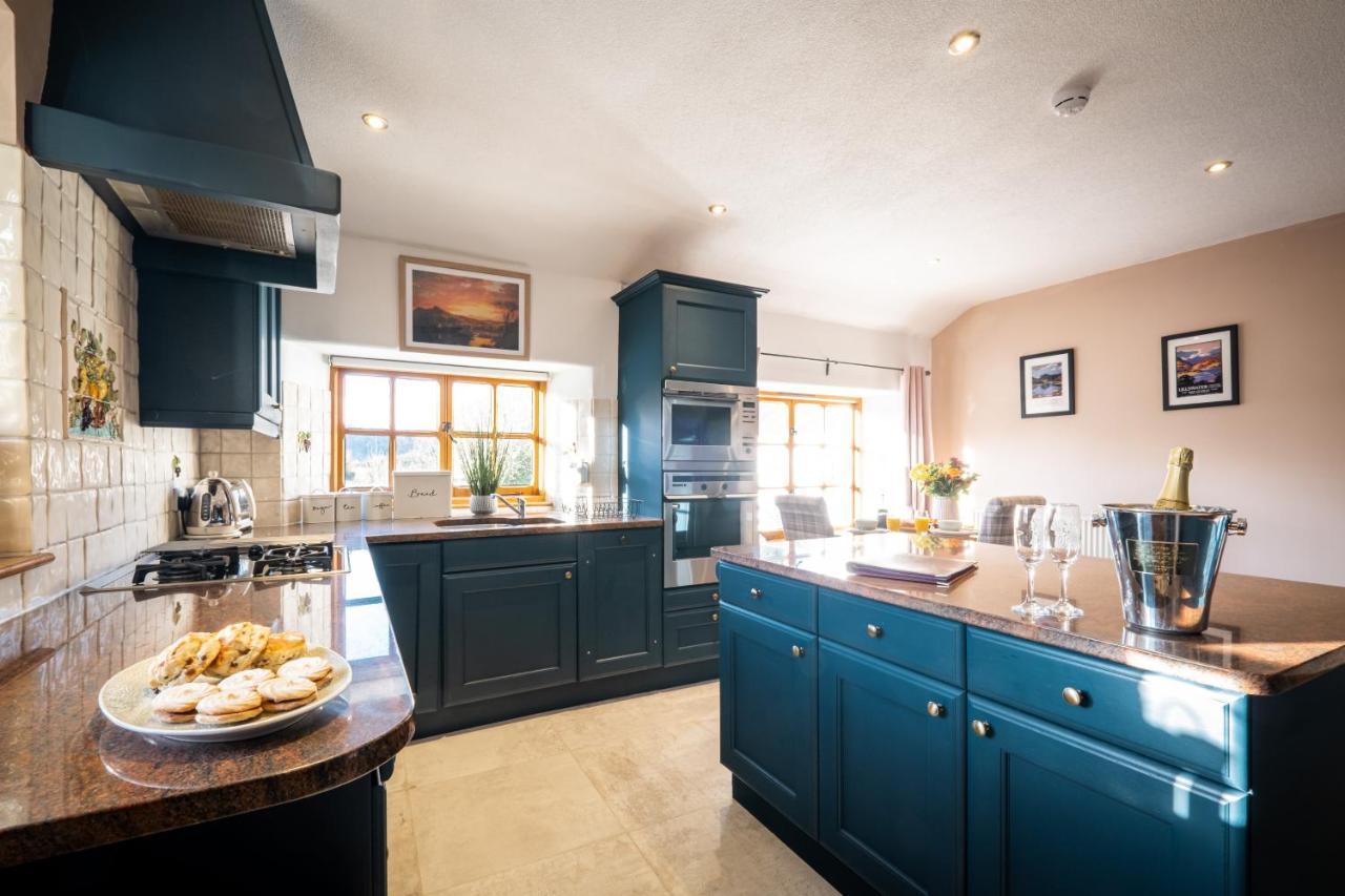Stunning Cottage Grade 2 Listed With Parking And Hot Tub Bowness-on-Windermere Exteriör bild