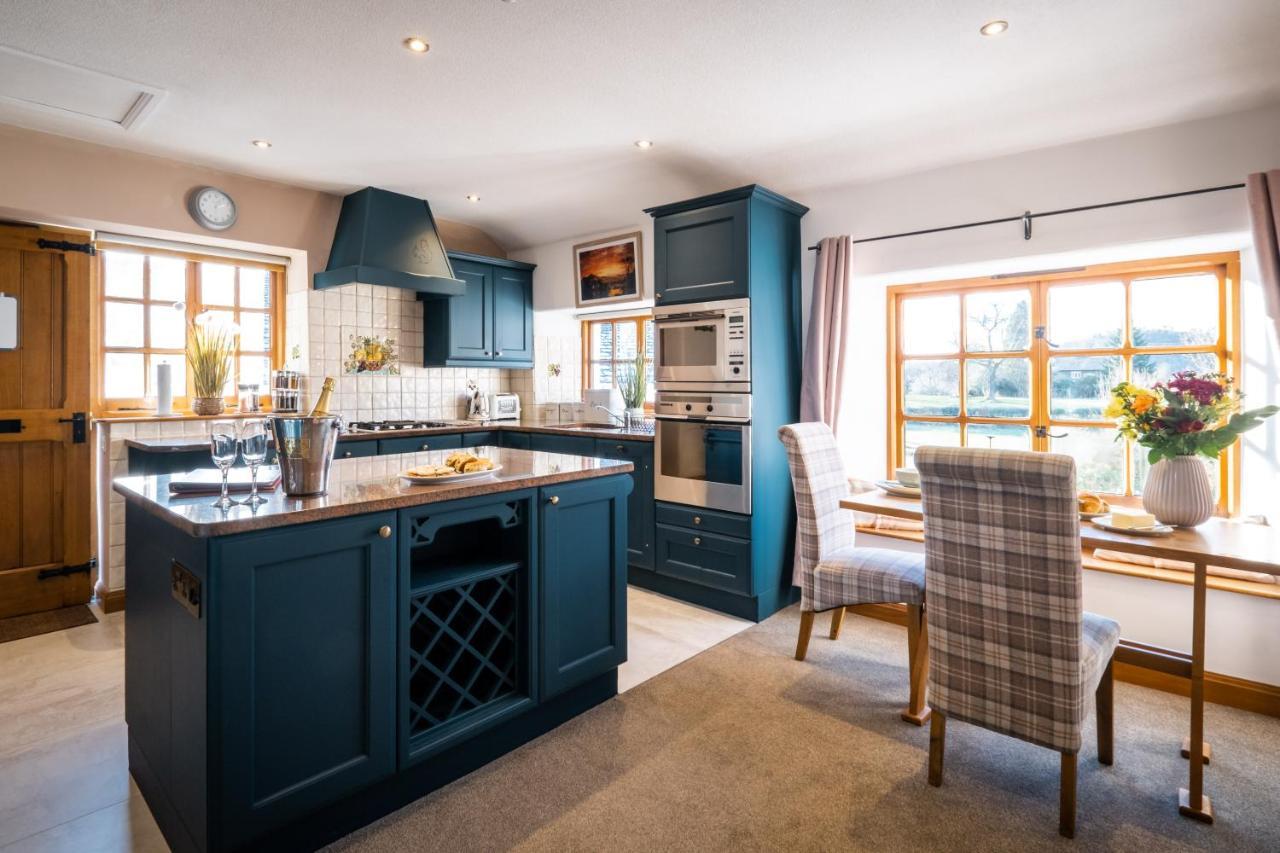 Stunning Cottage Grade 2 Listed With Parking And Hot Tub Bowness-on-Windermere Exteriör bild