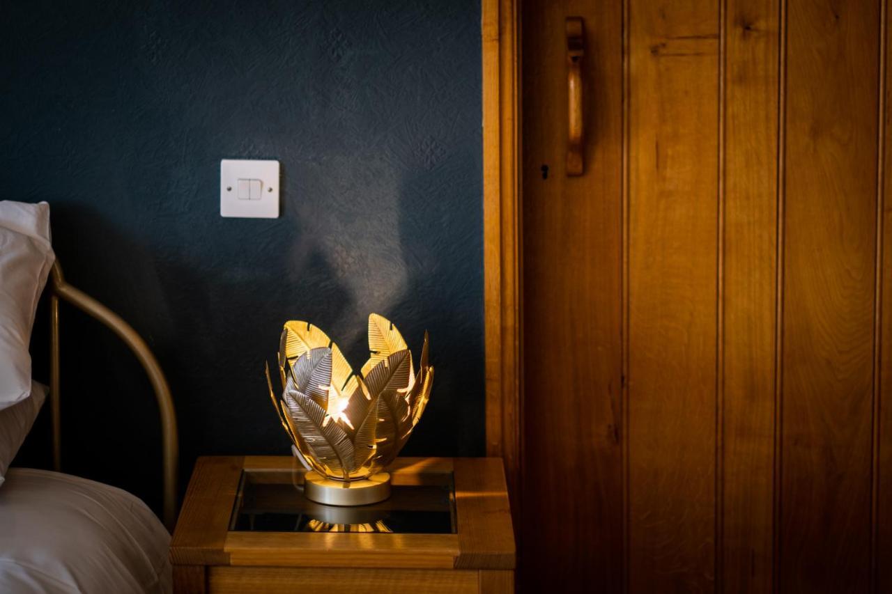 Stunning Cottage Grade 2 Listed With Parking And Hot Tub Bowness-on-Windermere Exteriör bild