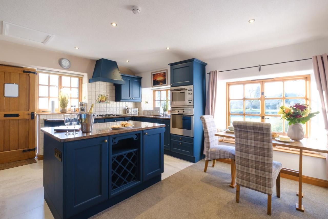 Stunning Cottage Grade 2 Listed With Parking And Hot Tub Bowness-on-Windermere Exteriör bild