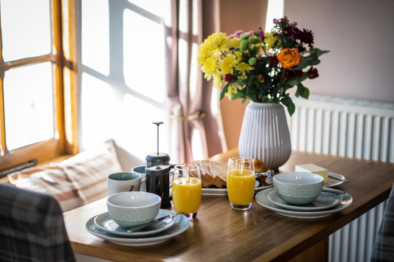 Stunning Cottage Grade 2 Listed With Parking And Hot Tub Bowness-on-Windermere Exteriör bild