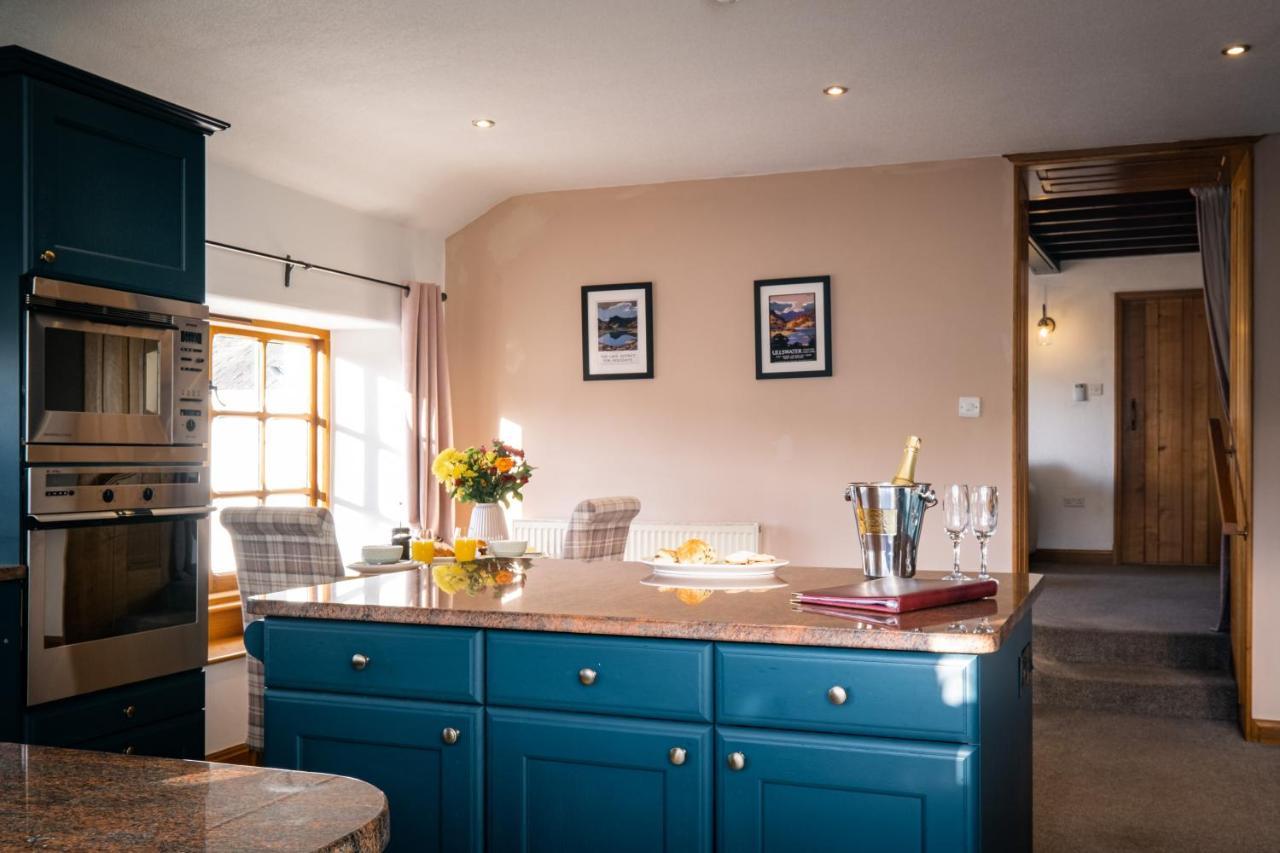 Stunning Cottage Grade 2 Listed With Parking And Hot Tub Bowness-on-Windermere Exteriör bild