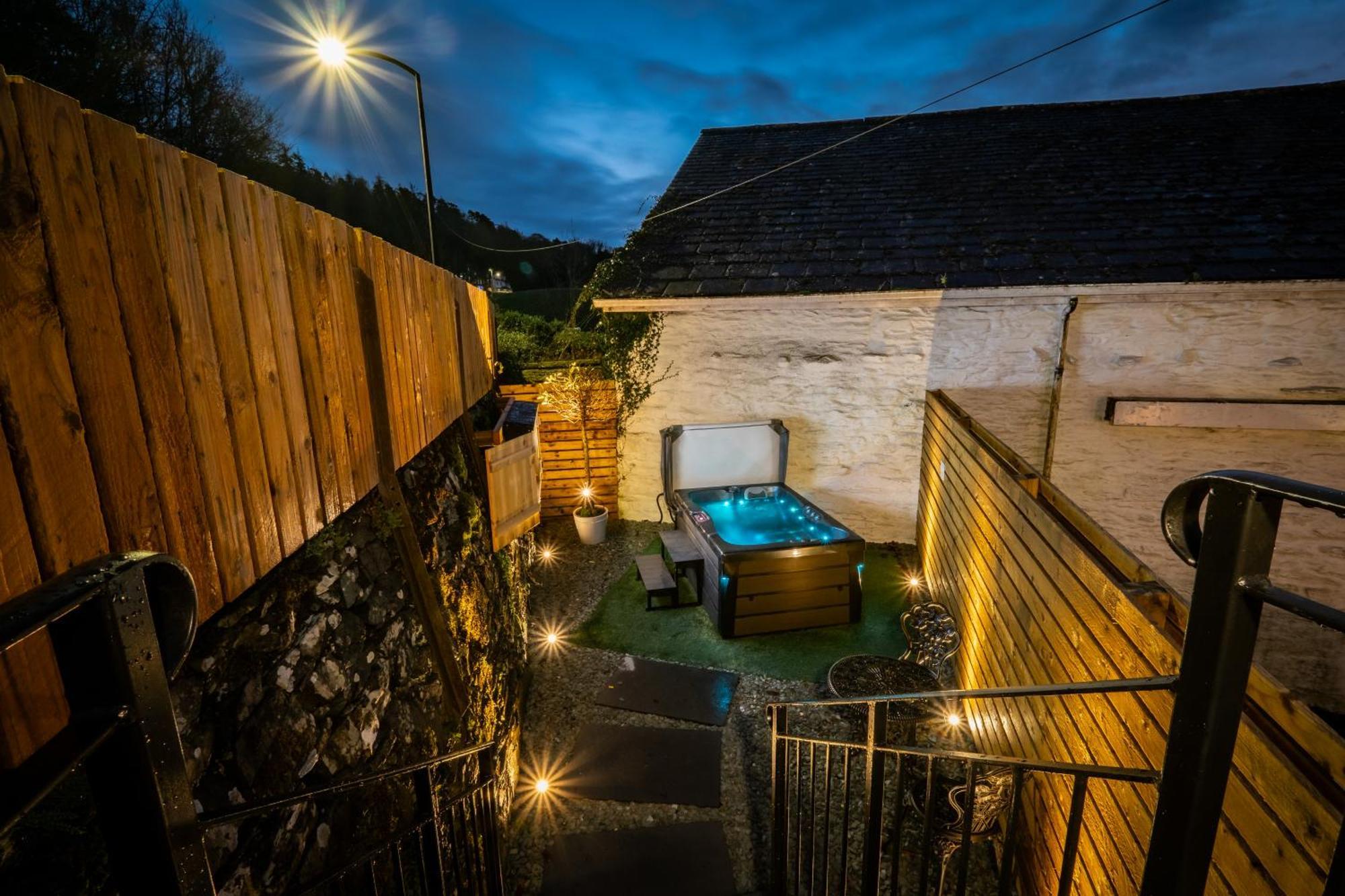 Stunning Cottage Grade 2 Listed With Parking And Hot Tub Bowness-on-Windermere Exteriör bild
