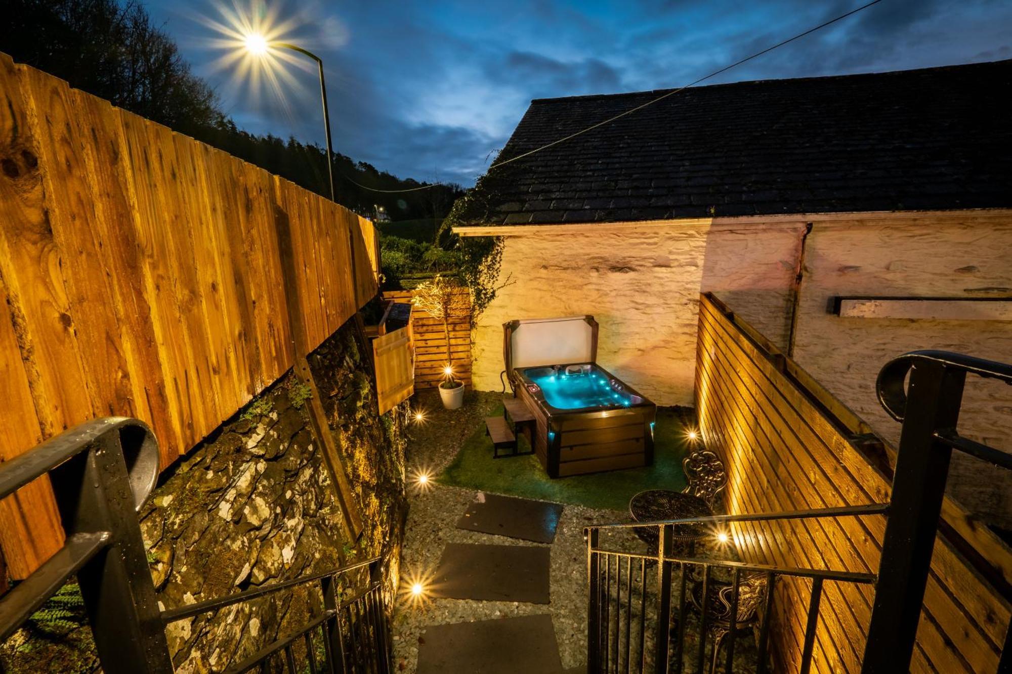 Stunning Cottage Grade 2 Listed With Parking And Hot Tub Bowness-on-Windermere Exteriör bild
