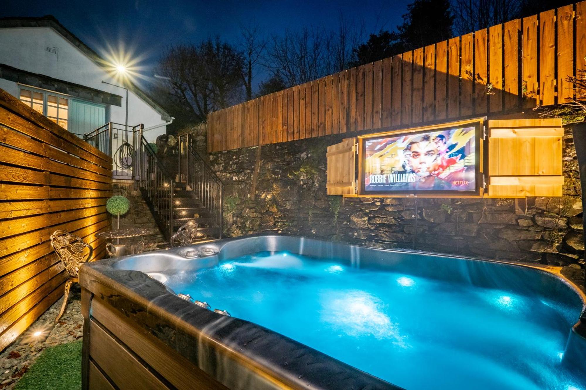 Stunning Cottage Grade 2 Listed With Parking And Hot Tub Bowness-on-Windermere Exteriör bild